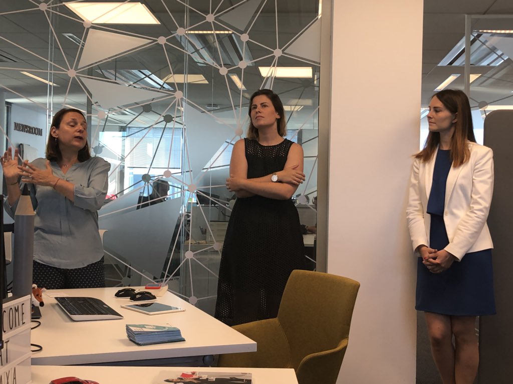 FBrahimi's tweet photo. Le why d'une #SocialRoom "Passer d'une #eReputatuon contrôler à une eReputation co-construite" @Val_Leselbaum #AxaSocialRoom https://t.co/zWSfNyDXD8