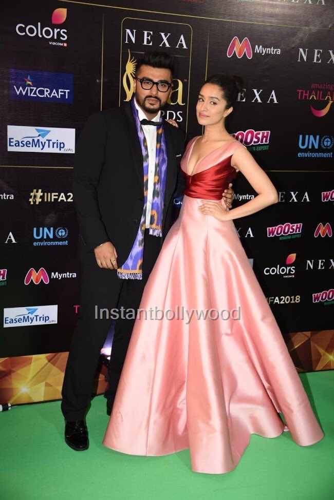 Team_Arjun's tweet photo. [PICS] Awwwdorable Madhav Jha &amp; Riya Somani #ArShra❤️😍 #Halfgirlfriend #IIFA2018 #ArjunRocksIIFA 

.
@instantbolly https://t.co/zumDbRla8F