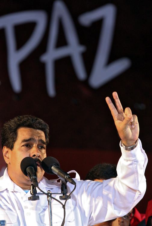TodoEnVerso's tweet photo. 📆#25JUN |📣 ¡LA ETIQUETA! ⏩ #VenezuelaDefiendeLaPaz 🔁

¡LA LUCHA SIGUE! Esta batalla por defender a Venezuela de las amenazas permanentes del imperio y sus lacayos no cesa. Venezuela se respeta y la defenderemos con trabajo y lealtad a @NicolasMaduro #JuntosTodoEsPosible https://t.co/Su2kDLqbFh