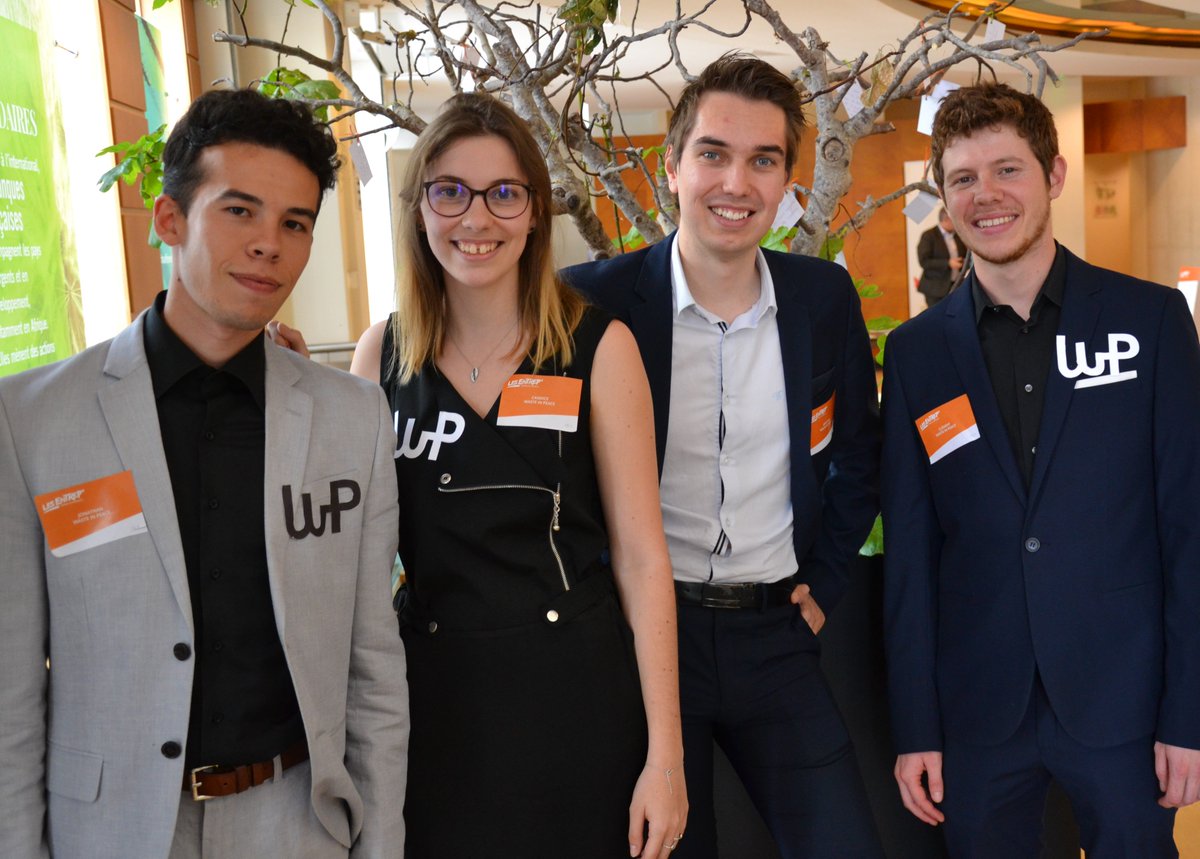 LesEntrep's tweet image. Au fait, Waste In Peace ♻ c&apos;est bien par Clément Ghigo, Jonathan Phelipot, Candice Louis, @Anton1v et Titouan Garnerin 😎 ! Très bien et bravo. #JCLE (cc @GVigouroux, @LesEntrep13, @univamu, @Axe_Sud, @CentraleMars...)