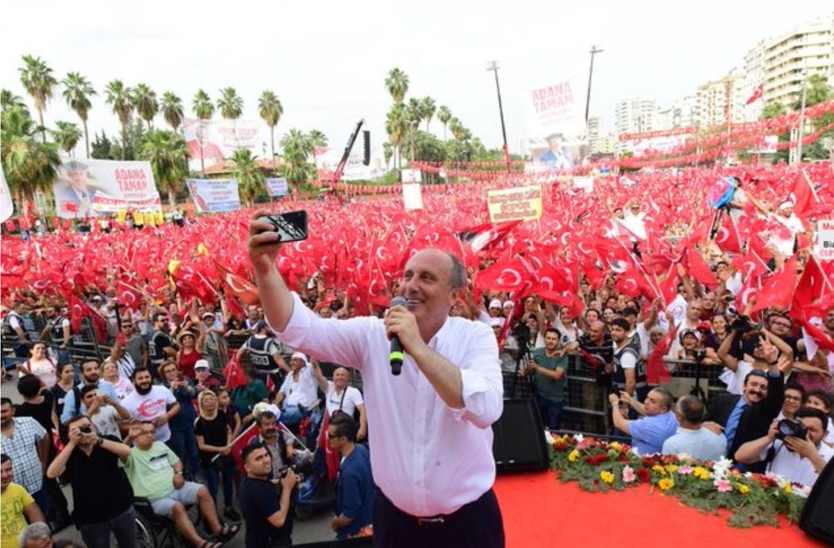 _springirl__'s tweet photo. Karne günü öğretmeni gelmeyen öğrenciler gibi kaldık ortada öğretmenim nerdesin?
#incenerede https://t.co/ZtF7B1pEaZ