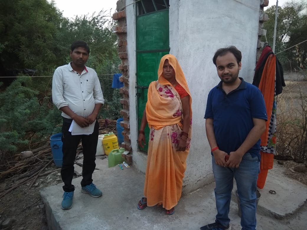 ZSBP and DPC pose with the pride owner of a toilet in Silauli village of Hamirpur who built it without waiting for the government's aid. Way to go for her..
#ZSBP #ZSBPUP <a href="/paramiyer_/">Param Iyer</a> <a href="/swachhbharat/">Swachh Bharat Mission - Grameen</a>
