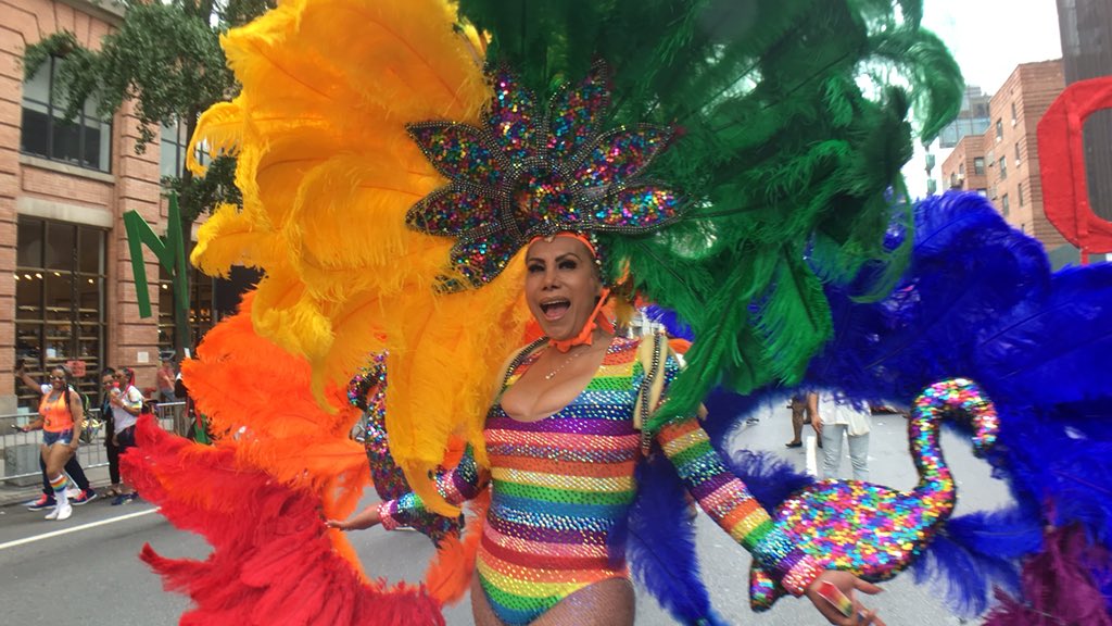 Tespis's tweet photo. What a great day of celebrating and committing a new! #happygaypride @NYCPride @LGBTCenterNYC @GMHC #latinx #lgbtq #latinxlgbtq #nyc #orgullogay #theMarch #happypride @LatinoEvents @Travesias @ProyectoRoraima https://t.co/ODUEejB7z7