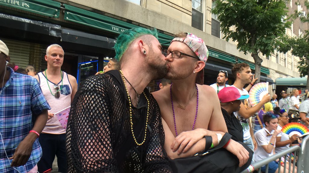 What a great day of celebrating and committing a new! #happygaypride <a href="/NYCPride/">New York City Pride</a> <a href="/LGBTCenterNYC/">The Center</a> <a href="/GMHC/">GMHC</a> #latinx #lgbtq #latinxlgbtq #nyc #orgullogay #theMarch #happypride <a href="/LatinoEvents/">L.E. Magazine</a> <a href="/Travesias/">Alex Guerrero</a> <a href="/ProyectoRoraima/">ALEX GUERRERO</a>