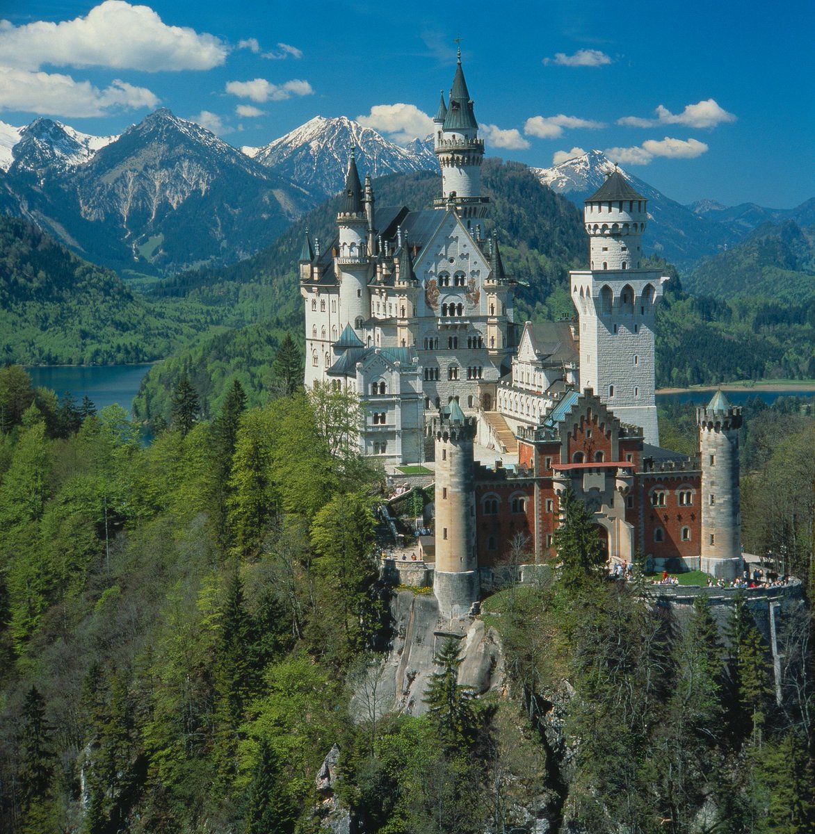 Here's what we're dreaming of for todays #WednesdayWanderlust - the original #DisneyCastle. And <a href="/RailDiscoveries/">Rail Discoveries</a> have a great all-inclusive trip to #Bavaria which includes a trip to #Neuschwanstein castle, so why not get it ticked off the #bucketlist