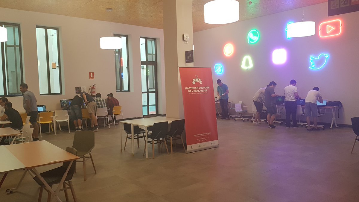 VideojuegosUMA's tweet photo. La semana pasada tuvimos las jornadas de testeo de los #videojuegos que han creado nuestros estudiantes en el @PoloDigitalMLG 
Nos lo pasamos genial probando cada uno de ellos. ¡Son todos unos profesionales! https://t.co/eLgAj7CdGK