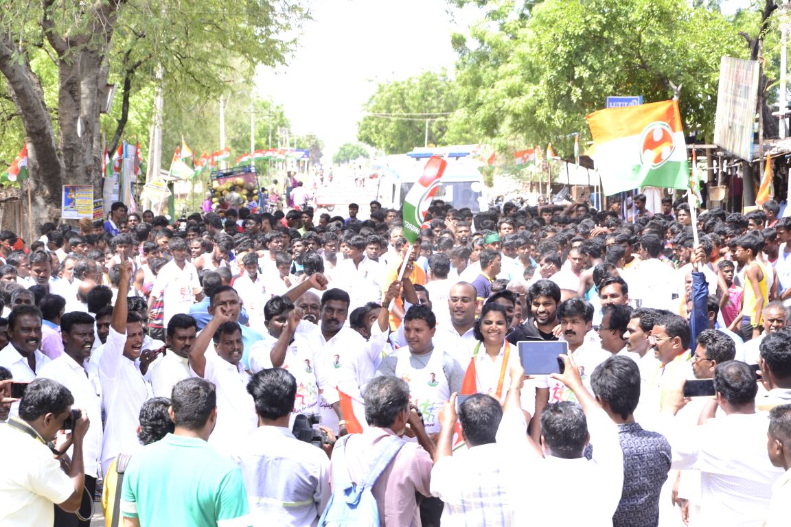 srinivasiyc's tweet photo. I am proud that youth from across India have come together to challenge failures of the BJP. At the #RunForEmployment marathon in Thoothukudi with IYC National Secretary @JebiMather, @TN_PYC President @Hassan_tnpyc, DYC President and PYC Incharges. https://t.co/751ezCEMF5