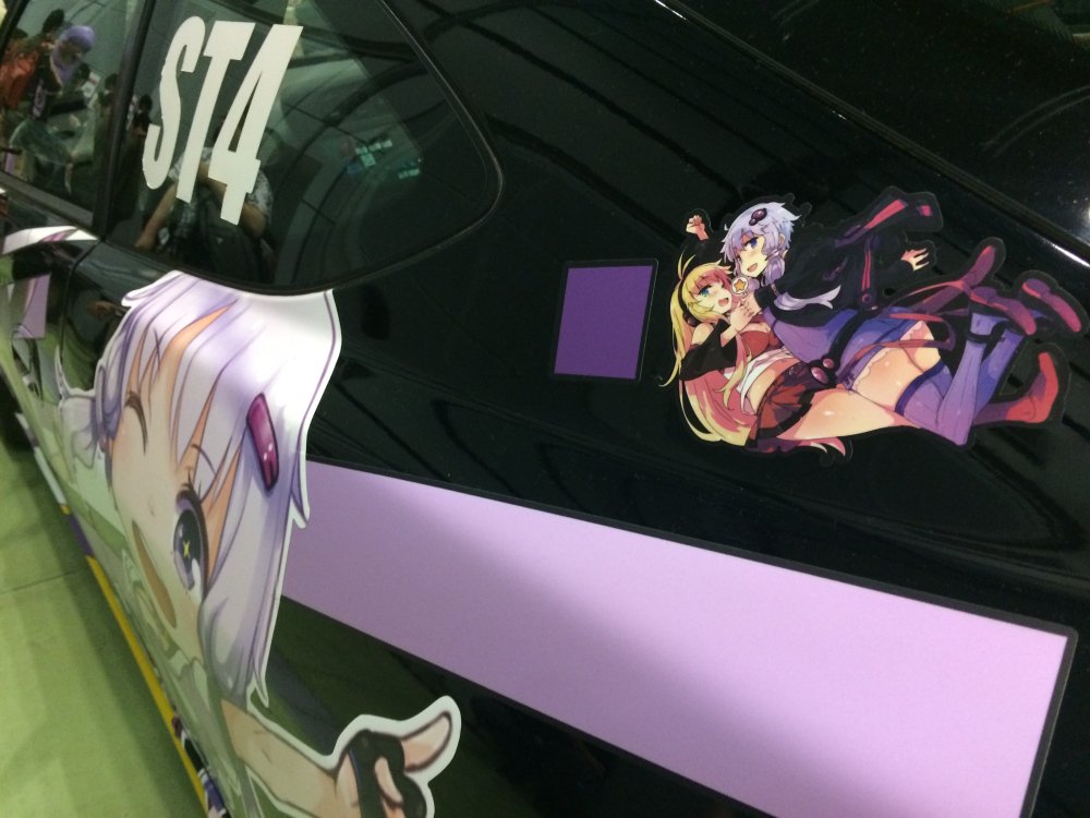 今年のゆかりレーシングマシンのステッカーイラスト(個人発注されたもの)描かせていただきました。
https://t.co/5WH1BnhEkd
↑こちらのリターンの内容にあるやつ

2枚目と3枚目は去年描いたものと張り付けられてた場所 