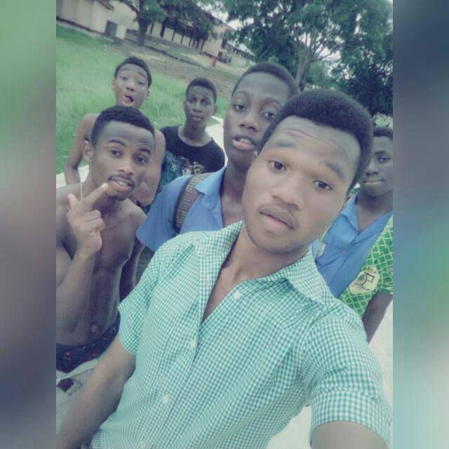 Mr_Burnsvile's tweet photo. That was back when we were in school.
#clem_zi
#kwac
#stonsh
#uptown
#el chapo
#nana yaw https://t.co/M8Fp75vl3E