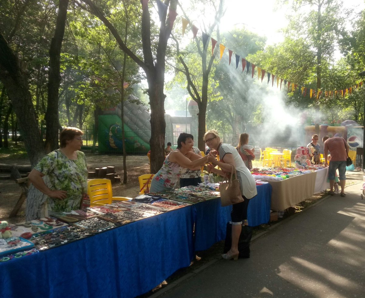 На аллеях #Детскийпарк 24 июня на празднике Лимонада расположилась выставка работ мастеров декоративно-прикладного искусства. #пенза <a href="/parkbelinskogo/">ЦПКиО им.Белинского</a>