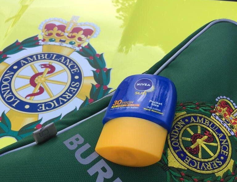 Ldn_Ambulance's tweet image. The sunny and warm weather is set to continue this week - with temperatures especially hot this afternoon. 

If you're making the most of the sun please take care: keep hydrated, use sun cream and stay cool in the shade. 🌞☀️#heatwave