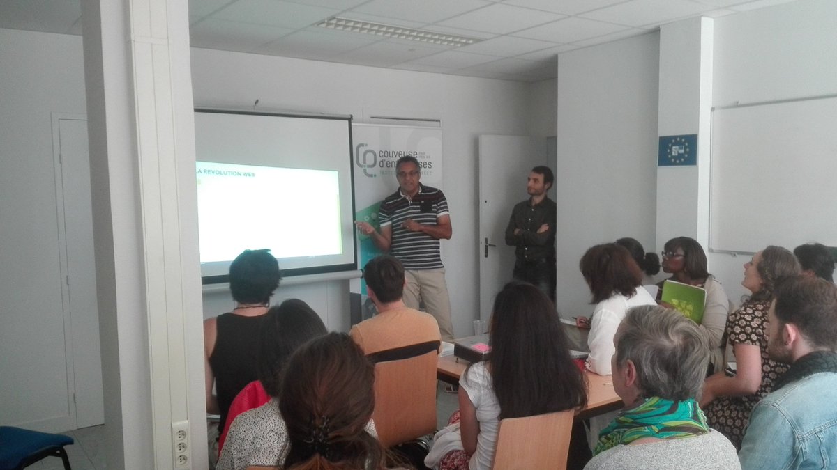 CouveusePES45's tweet photo. Ce matin : matinée réseau de la @CouveusePES45 sur le thème des réseaux sociaux animée par Alfred Ketchian de @ZEWEEZ_FR  dans les locaux de l'@Adieorg https://t.co/JnRXl0yWZj