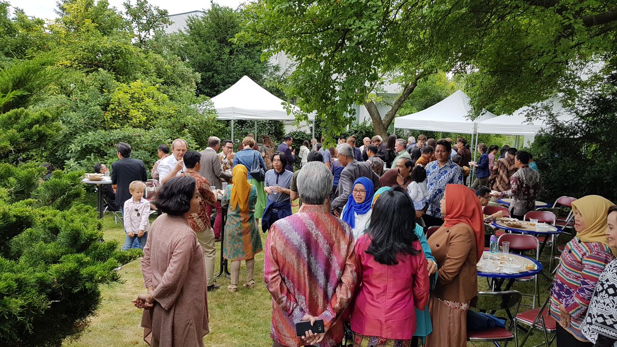 witjaksono_adji's tweet photo. Kami selenggarakan Open House dalam rangka Idul Fitri 1439H kemarin. Senang melihat kehadiran masyarakat Indonesia di Austria/Slovenia serta warga Austria &amp; asing lainnya pada acara tsb. https://t.co/66XSIsgM2M