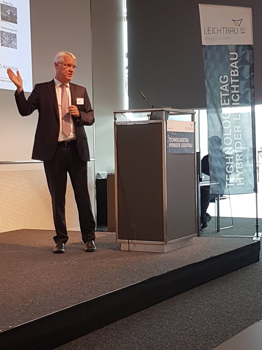 LeichtbauBW's tweet photo. #THL18: "Ohne Nachhaltigkeit geht das Thema Leichtbau nicht" - Armin Müller von @Emm_solutions_ über die Mobilität der Zukunft und die damit verbundenen  Herausforderungen - und wie sich diese mit Konzept-Leichtbau angehen lassen https://t.co/hMKxdvDpU6