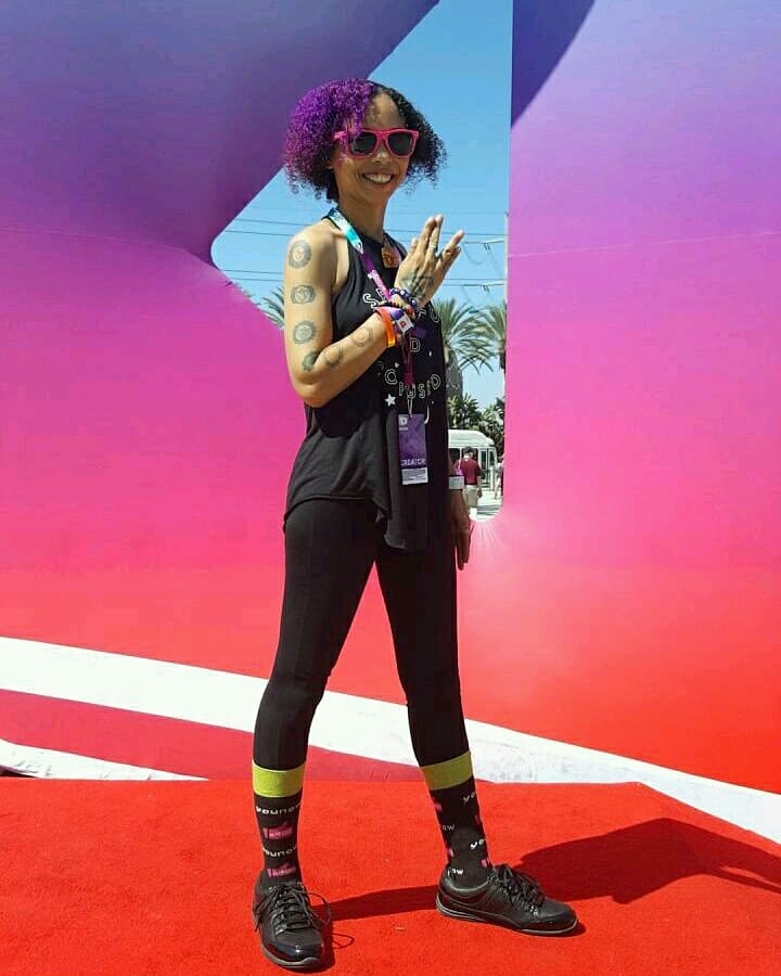 msmastafoxx's tweet image. "Do You Wanna Go To The Moon Boo?! Well I'll Take You There, Just Hop On My UFO &amp;amp; Press Play! You Don't Even Need Space Gear, Just Open Your Mind &amp;amp; Enjoy The Ride! Much Cosmic Love!" ~Cosmic Queen @msmastafoxx ▶💜🖖👽👑
Photo Creds: @mswhizdom @BadGyrlzTV #YouNow #Vidcon #THC