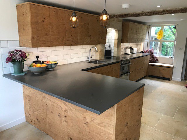 kitchens don't have to be big to have an impact #cottagekitchen #kitchen #kitchendesign #oak #handleless #cotswolds