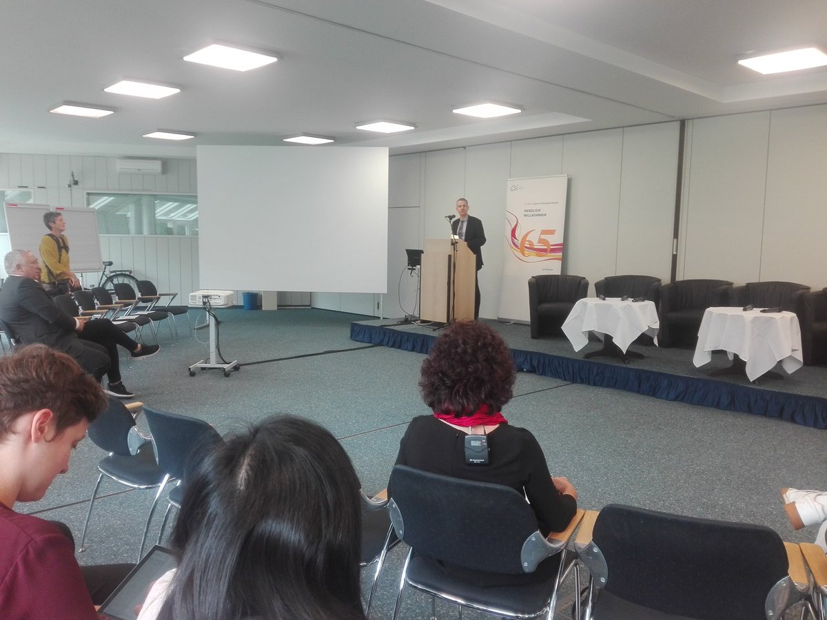 EvaProkop's tweet photo. RT @Vasili16: @ccbuhr, introduction:
@GabrielMariya
3 things:
#AI, #digitalskills & #womenintech
#refugeecodeweek #empowerment #refugees
#SDGs #SDG17 #SDG16 #EULesvos #EU_Colloquium @GSI_Bonn #DigitalTechHub #HumanitarianTechHub #Lesvos @SpyrosGalinos … https://t.co/kcDGibe79p