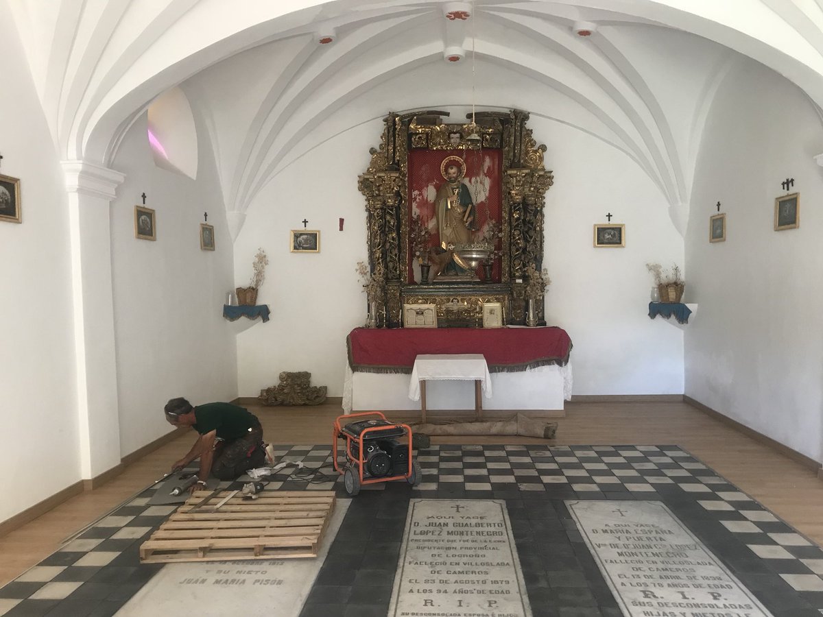 GabinoGutierrez's tweet photo. Supervisando las obras de reparación de la ermita de San Pedro de Villoslada. #NoSoloTrabajamosLosDomingos https://t.co/AyA4SMak32