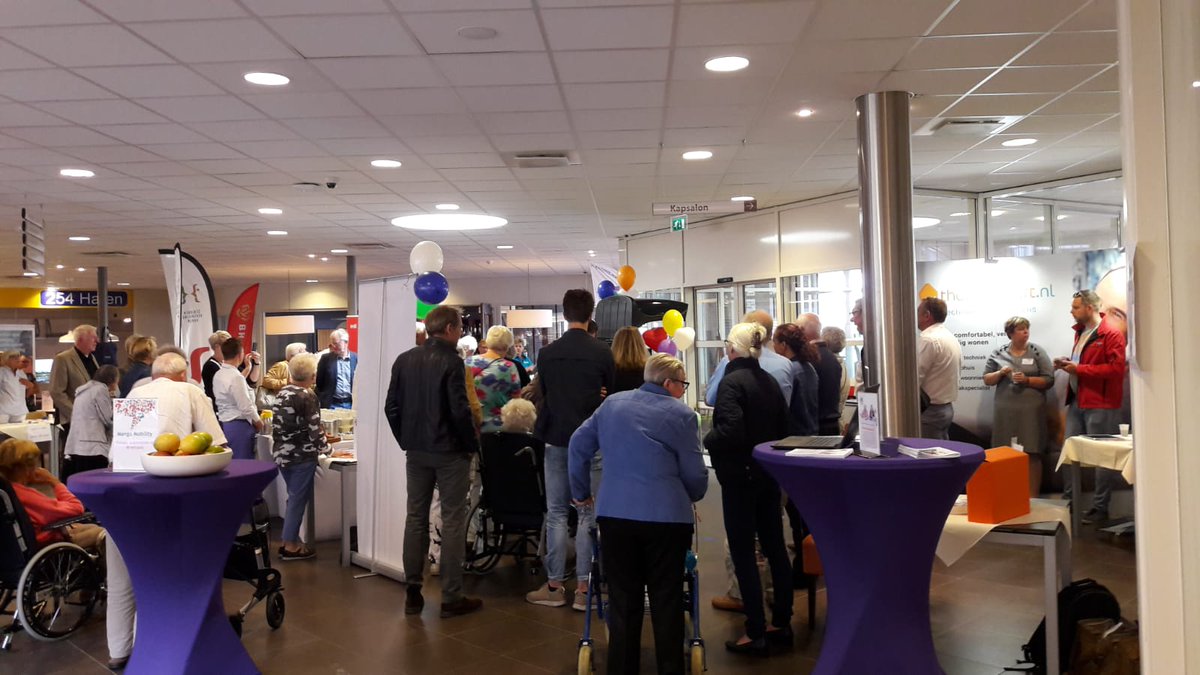 Waarvoor zijn eigenlijk die handige kaartjes van HarenHelpt? Nou,  bijvoorbeeld om aan iemand te versturen. Dat kon afgelopen zaterdag  tijdens de markt Veilig Thuis in de Dilgt facebook.com/pg/Torion-Welz… …