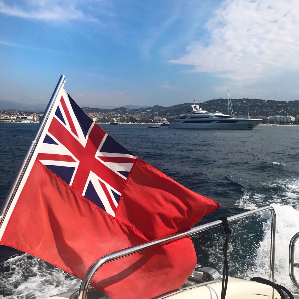 ✨ The best way to start the week is  to be on board a yacht 👌🏼
#yachting #luxury #LuxuryTravel #cannes #cannes2018