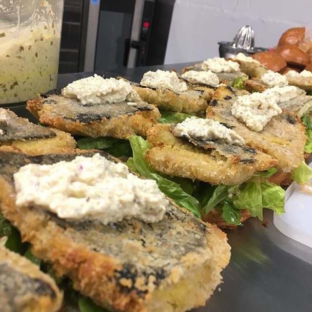 Our Filet No Fish.
We’ve got a healthy-ish junk food menu this week - millet and cassava for the fish bit, obligatory nori covered side and a tofu tartar. Add dill, gherkins, capers and a brioche style burger bun and you’ve got yourself a damn fine sandw… ift.tt/2MTsklc