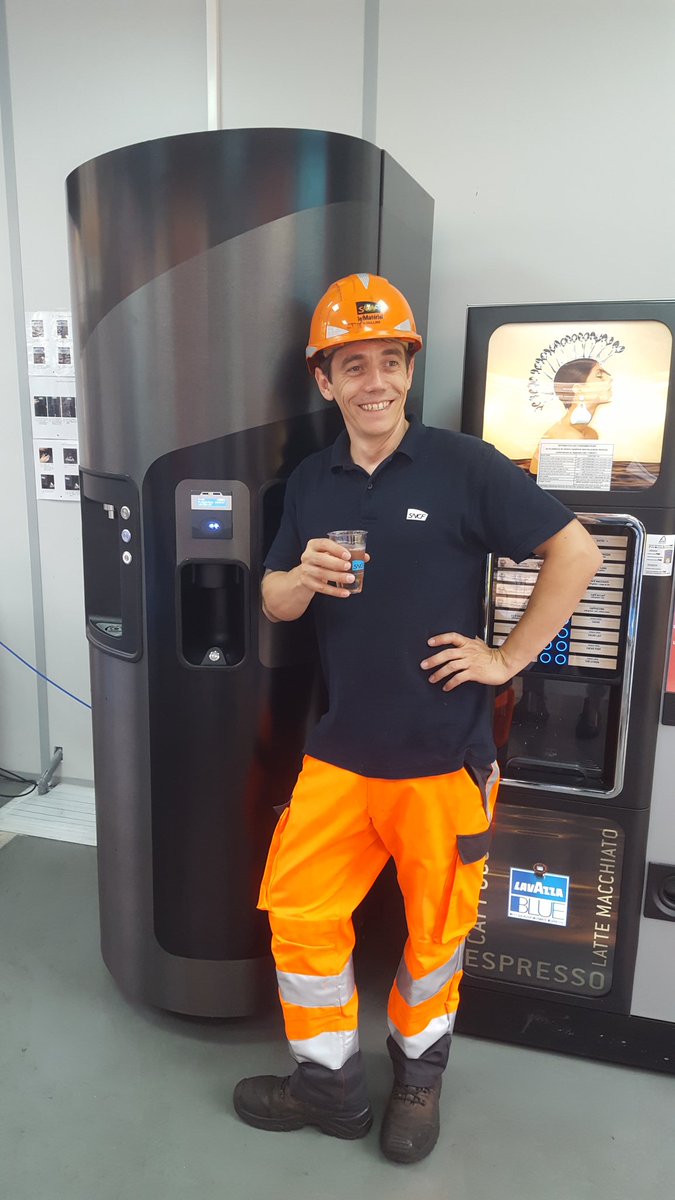 CupClean's tweet photo. Les agents @SNCF découvrent la #CLEANCUP pour leur café du matin qui sera désormais #zérodéchet ! 😉 #GoCleanCup ♻️ https://t.co/CTS0looNKp