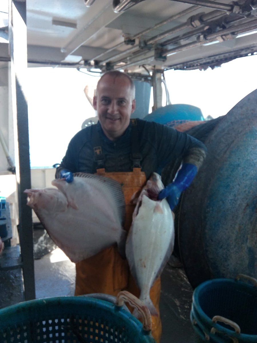 The boys are out at sea hunting for fish for all of our great chefs <a href="/Anthony040108/">Tony Wilson</a> #local#saggitarius