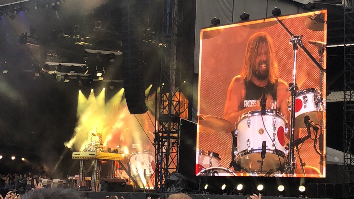 Kay (@grumpy20007) on Twitter photo Saw <a href="/foofighters/">Foo Fighters</a> at both the London nights! Amazing! Such a different experience on both nights too. Can we do it again?! 🤘🏻😎🤘🏻 Saw <a href="/foofighters/">Foo Fighters</a> at both the London nights! Amazing! Such a different experience on both nights too. Can we do it again?! 🤘🏻😎🤘🏻