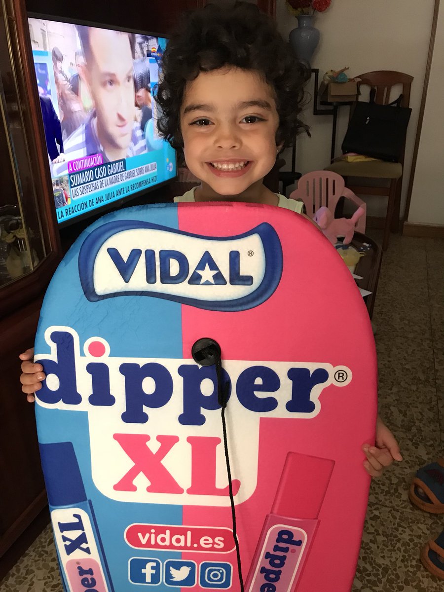 93sandrisberj's tweet photo. Tres días esperando a abrir el paquete con ella han merecido la pena ❤️❤️ Gracias @Vidal_Golosinas, esta tarde la estrenamos en la pisicina #Dippermania https://t.co/6bscT1G4SF