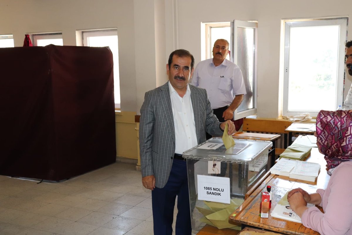 Bugün demokrasinin, milli iradenin, 81 milyonun kazandığı, kaybedenin olmadığı gündür. Günümüz bütün Türkiye için, Dünya mazlumları için hayırlı olsun. Bütün milletvekillerimize bu kutlu yürüyüşte Başarılar Dilerim #VakitBitlisVakti <a href="/Vahit_Kiler/">Vahit KİLER</a> <a href="/tasar_cemal/">Cemal Taşar🇹🇷</a>