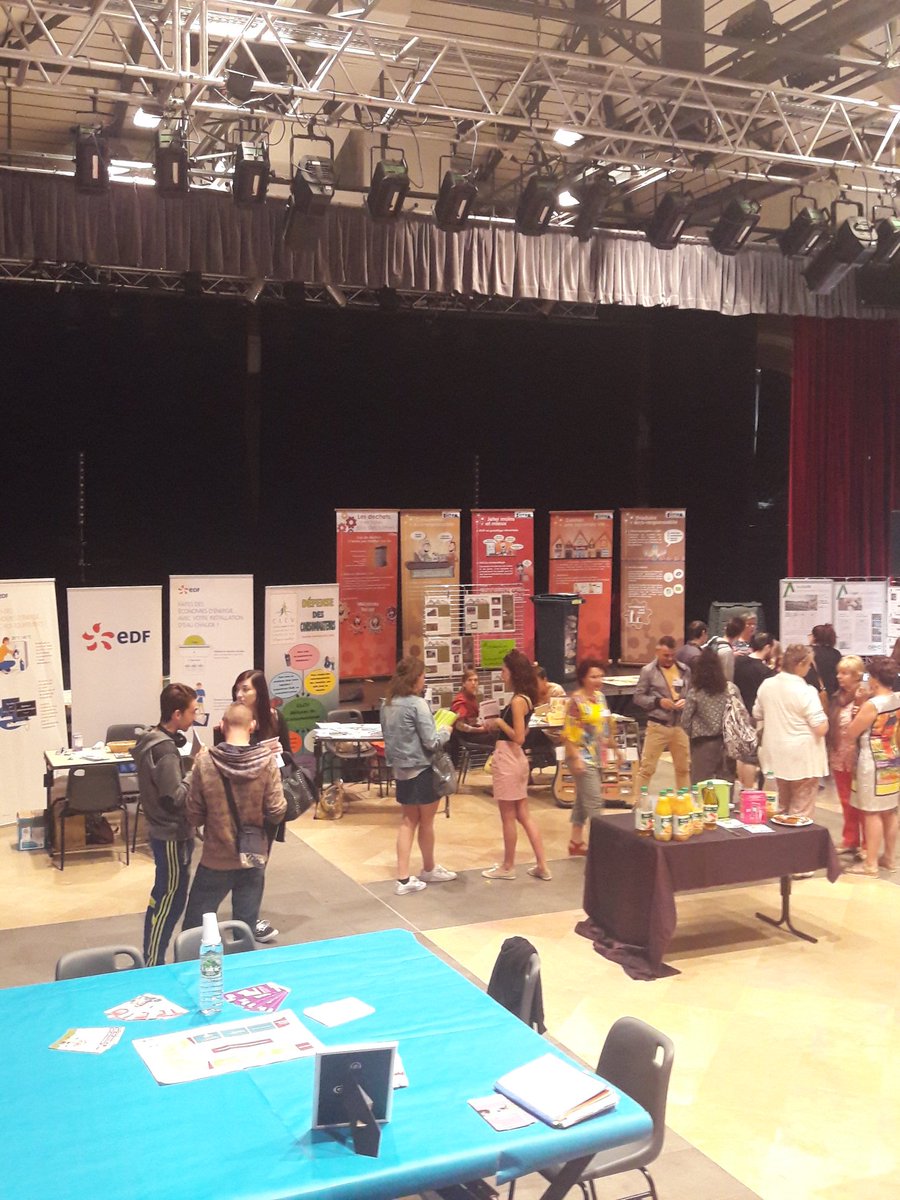 chrislallemand's tweet photo. #edfcommerce présent pour la journée du logement en pays brivadois #ecogestes #edfsolidarité  #proximité #miseenservice. Accompagner les plus fragiles qui rentrent dans un logement. https://t.co/50IUpD414g