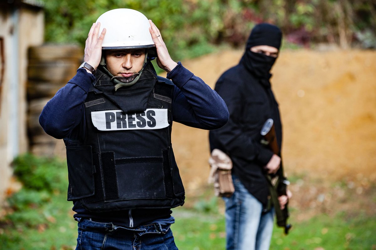 .<a href="/NikonNews/">Nikon</a> organise avec <a href="/France_MM/">France Médias Monde</a> une formation au reportage en zone dangereuse pour les jeunes talents du photoreportage. A #Bayeux du 9 au 14 octobre 2018. Tarif : 350 €. Infos pour postuler : prixbayeux.org/workshop-nikon…