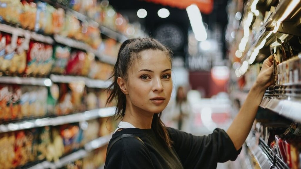 livekindlyco's tweet photo. The sales growth of #vegan food and produce is outpacing total food and beverage sales in supermarkets. https://t.co/RZI9PM7jiG https://t.co/dzH1G82AkG