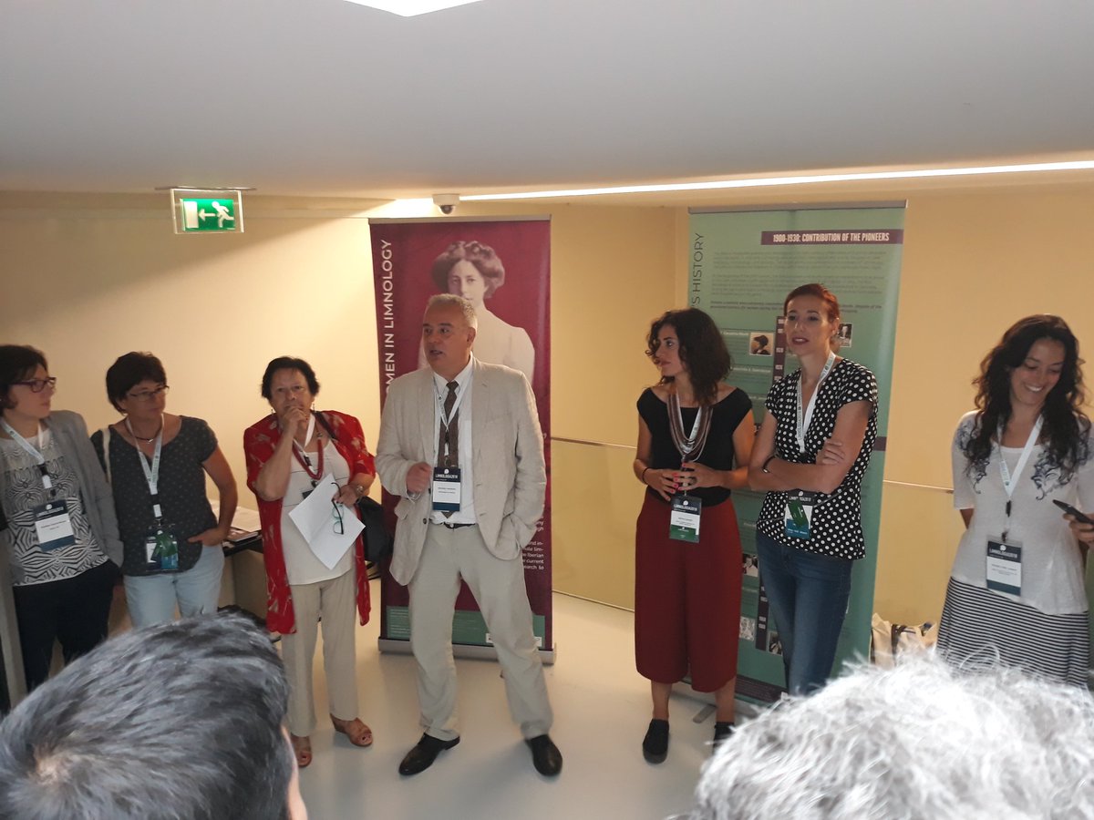 Inauguración de la gran exposición de género y ciencia #Womeninlimnology No os la perdáis!