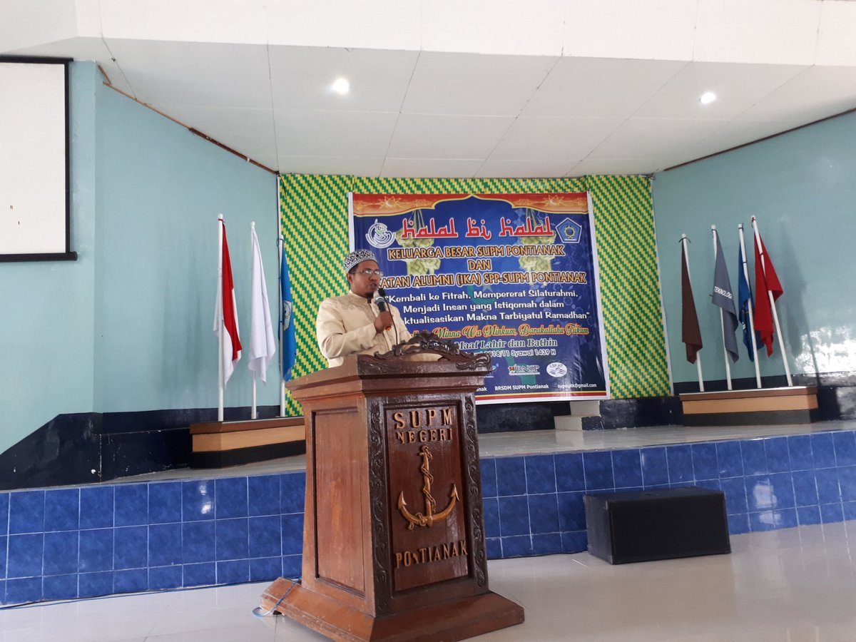 SUPM_Pontianak's tweet photo. Acara Halalbihalal keluarga besar SUPM Pontianak bersama IKA SPP-SUPM Pontianak 25 Juni 2018. Tema" Kembali ke Fitrah, Mempererat Silaturahmi, Menjadi Insan yg Istiqomah"
@Pusdik_KP @brsdm_kp
@SyarifWidjaya
@bsuprakto
@Mustafa46337349 
#RisetdanSDMKP
#Kerja3ersama
#BRSDMBermitra https://t.co/P1PE9XgBKT