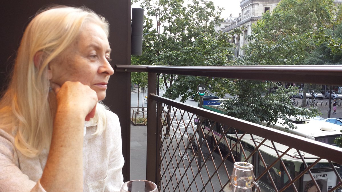 Paris Au Trappiste dan le Rue De Saint Denis avec mois femme. Très bonnes bières et beaucoup de choix, Superb Moules &amp; Frittes. Really good beers and lots of choice.Superb Moules &amp; Frittes. I recommend it :-)