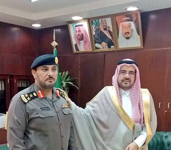 #عاجل_محافظة_الرين 
قلّد سعادة محافظ #الرين سند بن عماش الحفيظ صباح اليوم مدير مركز شرطة #الرين رتبته الجديدة متمنين للجميع المزيد من التقدم والانجاز لما يخدم الوطن والمواطن.
تهنانينا لسعادة العميد/ فهد عبدالله العجمي