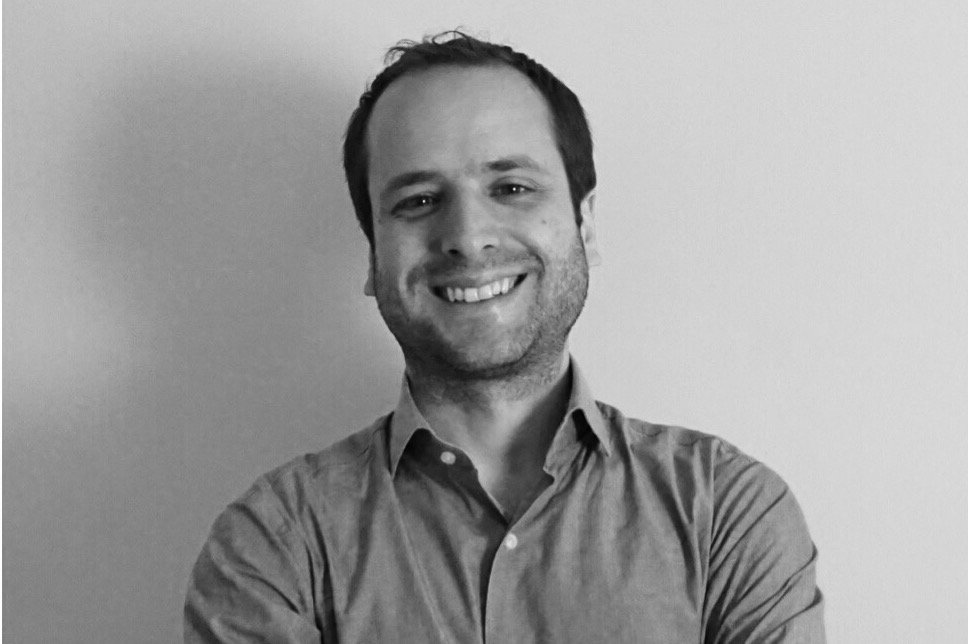 Les dejo una entrevista que hice al CEO de @synaptic_SpA una de las empresas de <a href="/MITI_Chile/">MITI</a>. Es sobre la implementación de la autogestión en los equipos. Súper interesante el proceso para implementarla y los resultados que se logran. 
medium.com/mejorindustria…