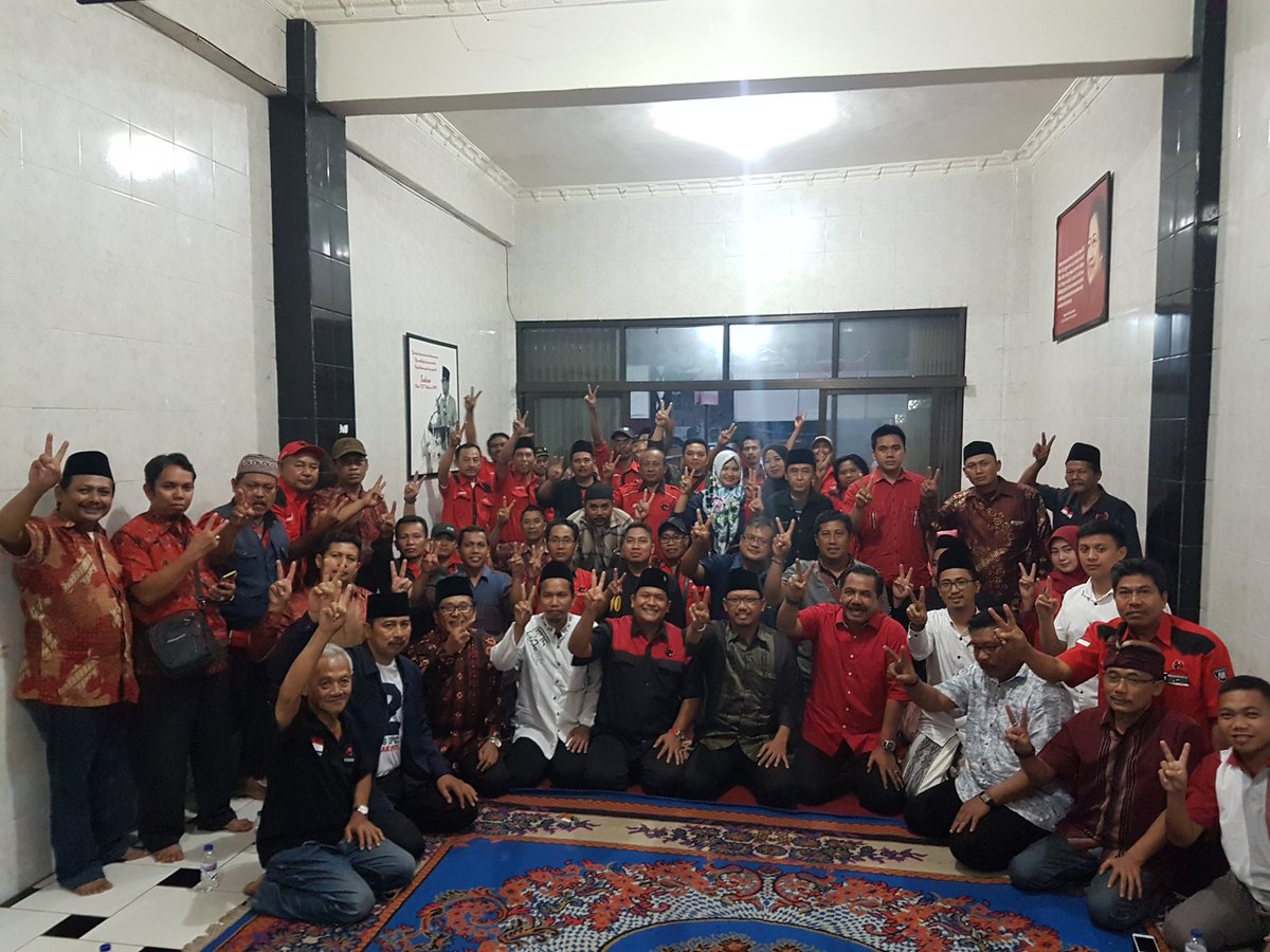 Halah bi halal dan Konsolidasi akhir Pemenangan ADJIB dan GUSTI DPC PDI Perjuangan Kabupaten Pasuruan
@infoPDIPJatim
@GusIpul_ID
@puti_soekarno
#KabehSedulurKabehMakmur
#jatimcoblosnomer2
#nomor2untukjatim
#adjibmenang
#gusipulmbakputimenang