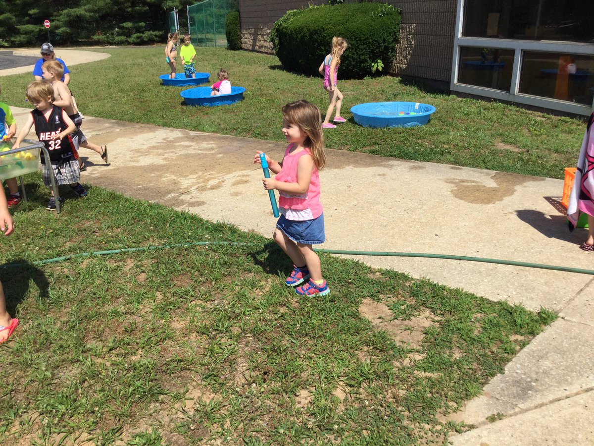 TRSchoolWTSD's tweet photo. PreK Water Play Day! #wtsdpride #TogetheR https://t.co/WdASPmLYEG