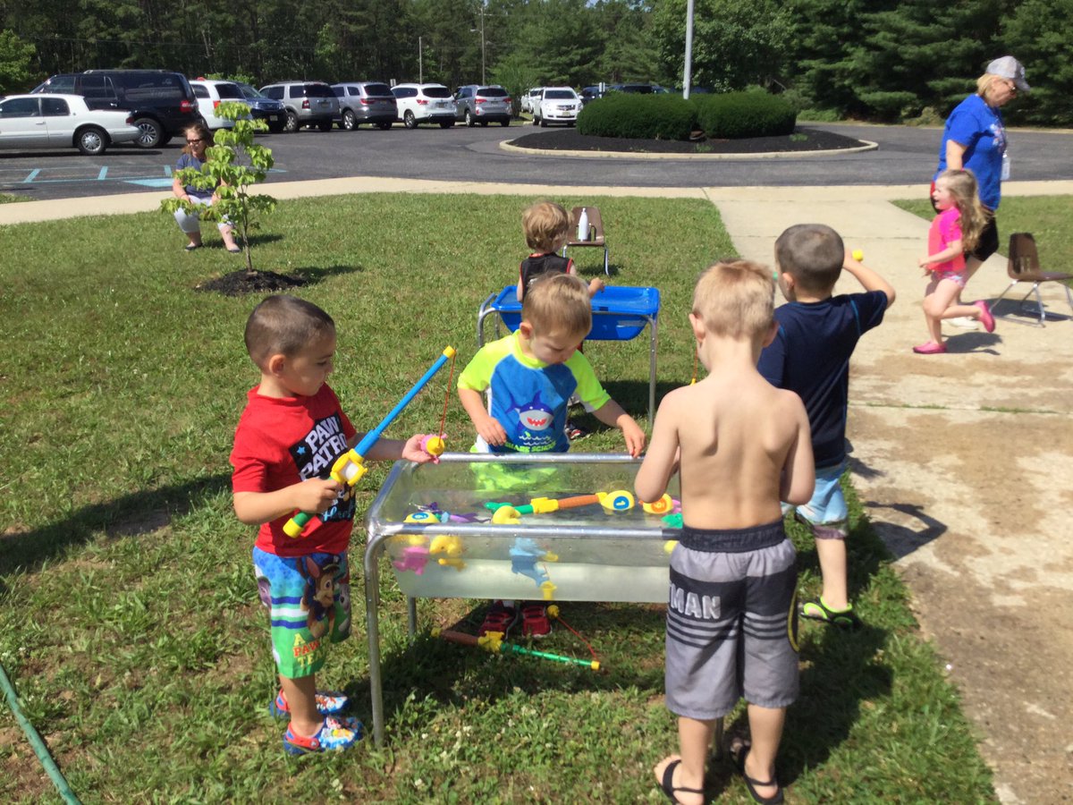 TRSchoolWTSD's tweet photo. PreK Water Play Day! #wtsdpride #TogetheR https://t.co/WdASPmLYEG