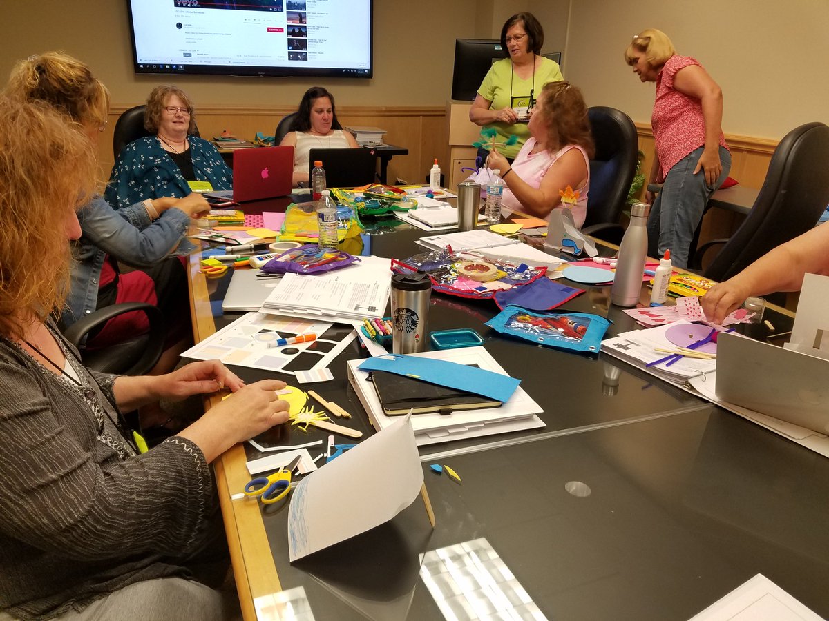KaitReder's tweet photo. @GreenvilleES 1st STEM task- Design and build a name plate! #JMUCTA2018 #workinprogress #STEM #alreadyhavingfun https://t.co/jT0HzYSX8a