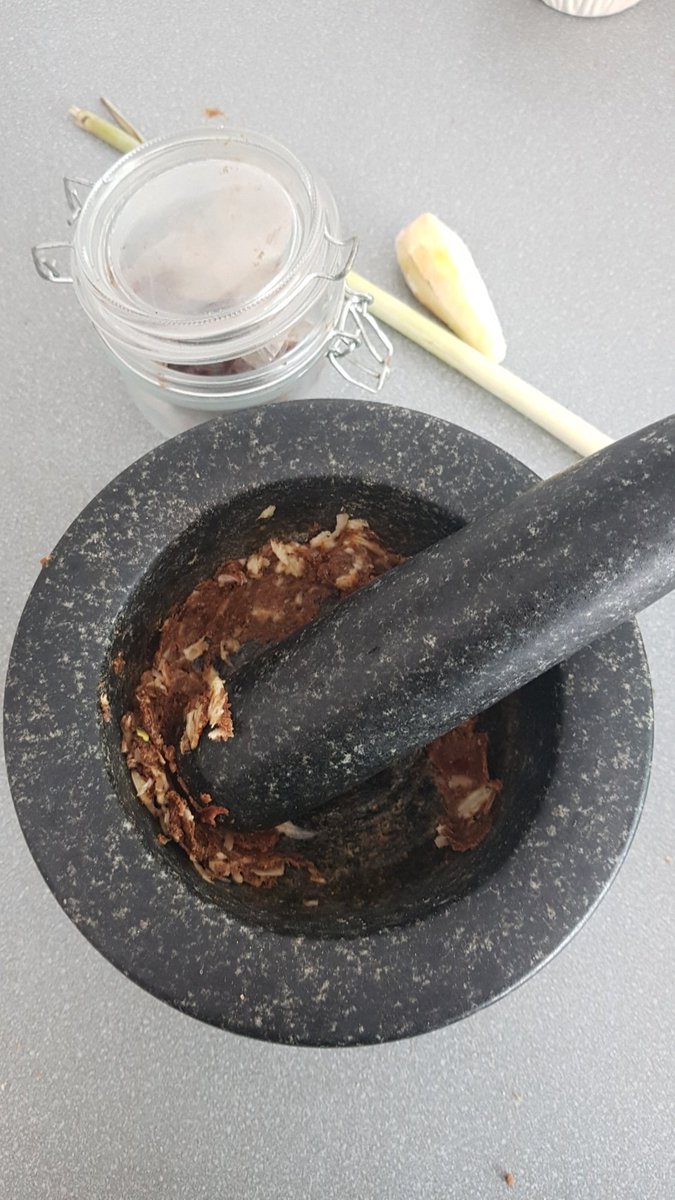 gaabsNL's tweet photo. Het is weer maandag! #indofood #tjobeh #sereh #trassi #asem #djahe https://t.co/mlXNpWtI2M