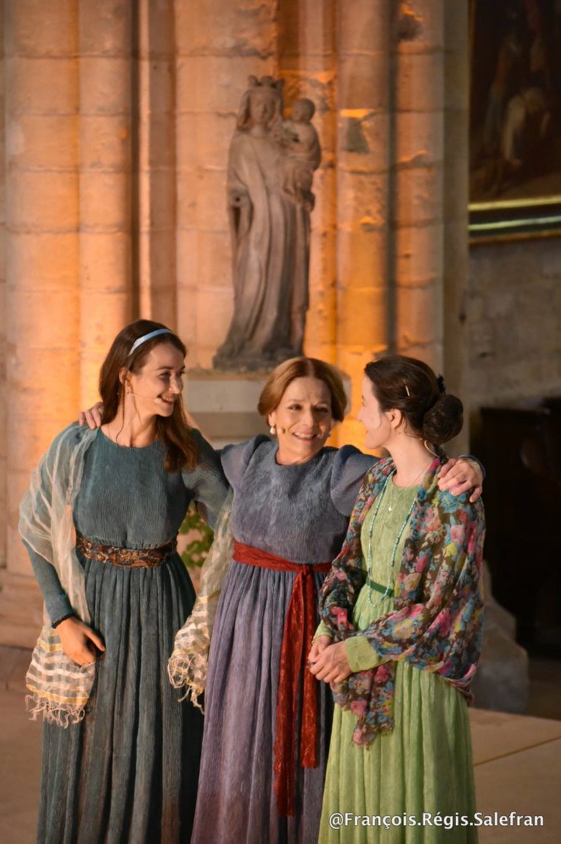 BeatAdele's tweet photo. Et merci à François Régis @salefran pour ces superbes photos de la 3e représentation du spectacle "Adèle, l'audace d'une missionnaire" à la paroisse Saint-Pierre de #Montmartre #Paris18 ! #HosannaFilioDavid #BeataAdeleOraProNobis📸🕯️🙏 https://t.co/N82PqEW6zA