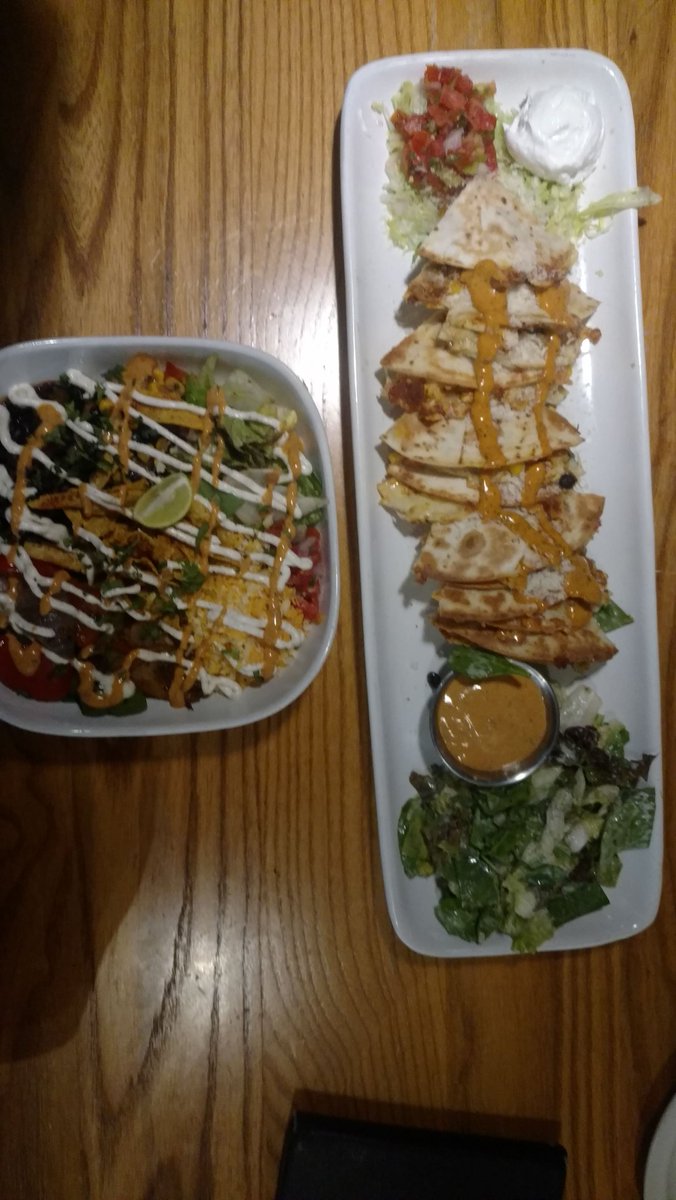 Deexa19's tweet photo. Ending #MondayBlues with #goodfood 
Lip smacking quesadilla and Chipotle .... Enough to make me happy. 
Food tell my story 😂😂😂😂 https://t.co/gbP5Vb87m3
