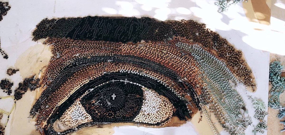 MilvaGauto's tweet photo. Casi segura que es la única obra de arte en el mundo, hecha con 70.000 rosarios. 
El artista plástico @RuizKoki  no es Miguel Ángel , no es Da Vinci
Estamos en el 2018, el es, EL MISMO, Y ÚNICO KOKI RUIZ

(perdón pero esto es valiosísimo y no están dimensionando) https://t.co/sgadDHSrCg