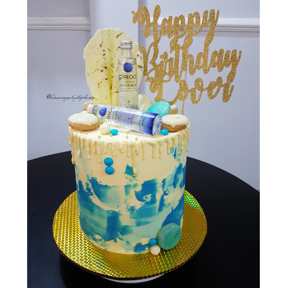 kravingzbysteph's tweet photo. I had the best time making this cake😁 
Best part was his reaction!❤
#ciroccake #kravingzbystephanie_ https://t.co/h1qrWazU5A