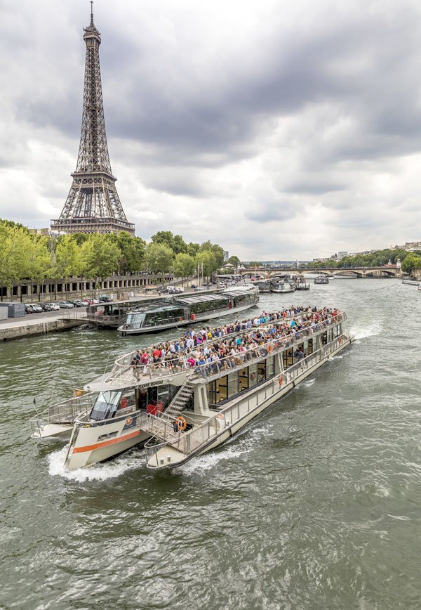 vnf_officiel's tweet photo. [#tourismefluvial] 10,5M de passagers ont été transportés en 2017 par des bateaux promenade, soit +14% /2016. Cette filière, dont l’activité se concentre à 70 % en IdF, a quasiment retrouvé son niveau de 2015. Plus d'infos sur le tourisme fluvial en 2017 : https://t.co/IQ2C5dSQpT https://t.co/xjs4KRvCRt