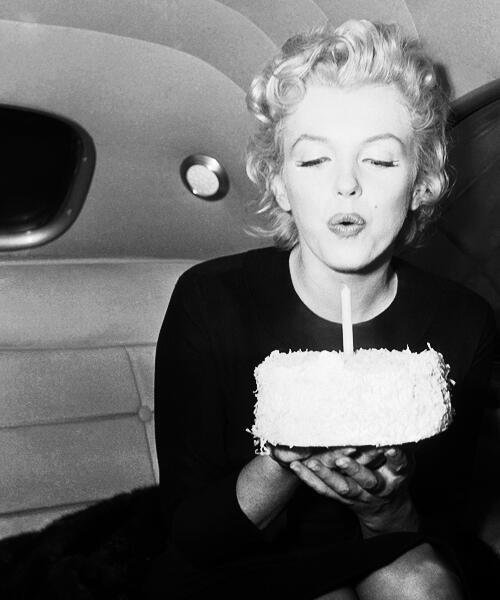 Photos Histoires Ar Twitter Marilyn Monroe Soufflant La Bougie D Un Gateau D Anniversaire Pour Ses 30 Ans 1956 Histoire Cinema Photos Histoires Ar Twitter Marilyn Monroe Soufflant La Bougie D Un Gateau D Anniversaire Pour Ses 30 Ans 1956 Histoire Cinema