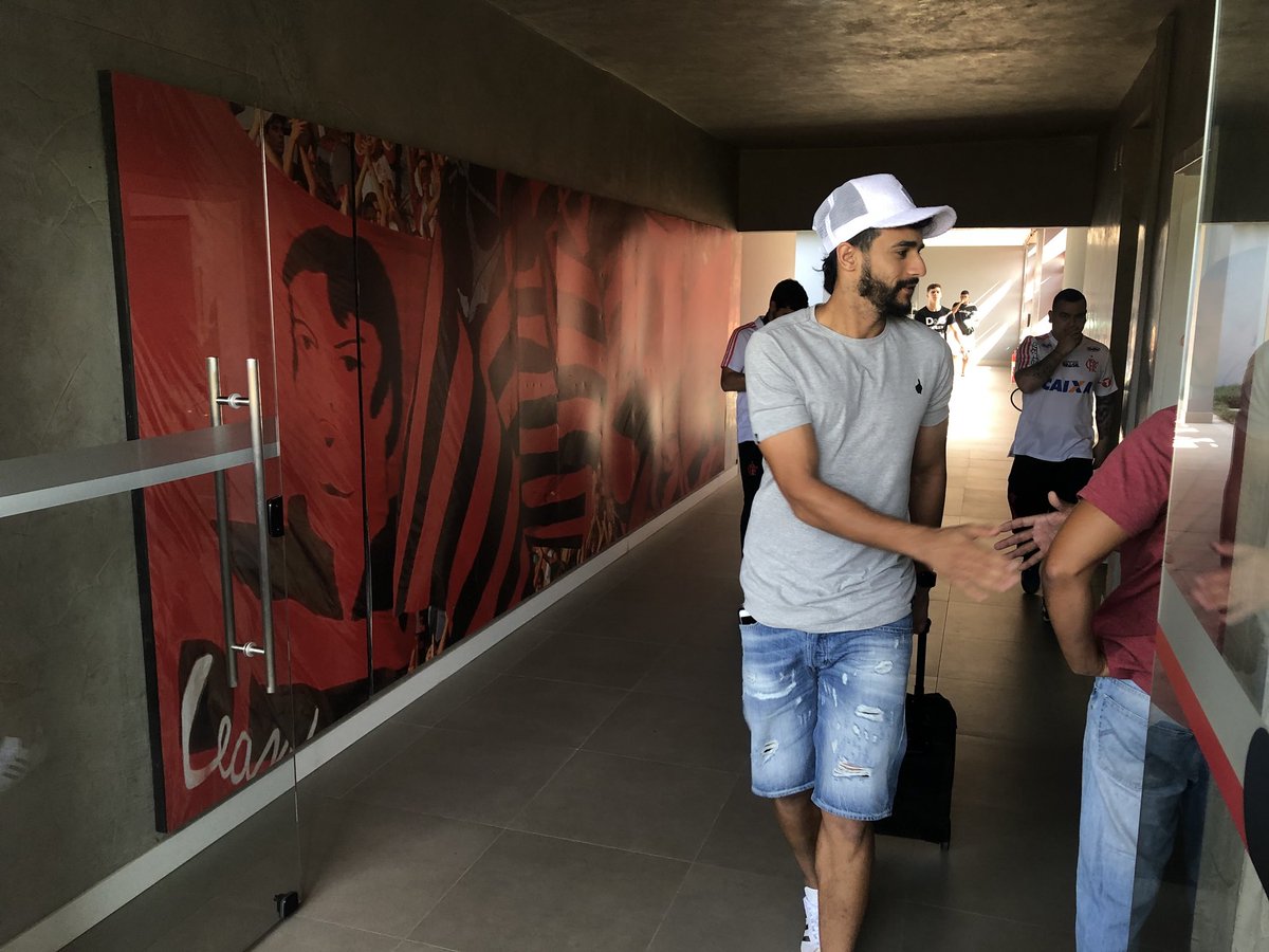 Jogadores do Fla chegam ao Ninho do Urubu para retomada dos trabalhos; veja fotos Jogadores do Fla chegam ao Ninho do Urubu para retomada dos trabalhos; veja fotos